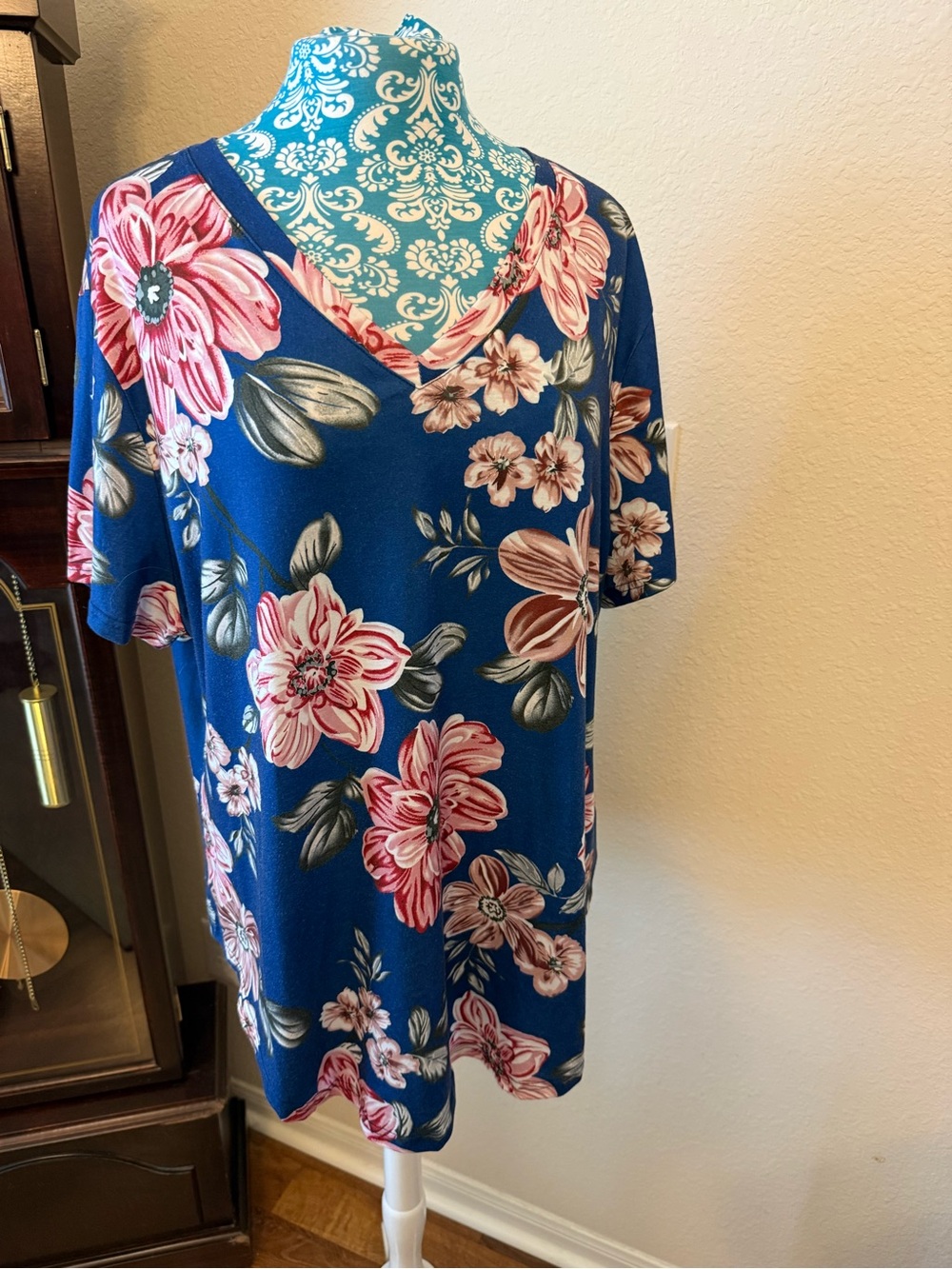Blue Floral V-Neck Women’s Top - Pink & White Blossom Print
